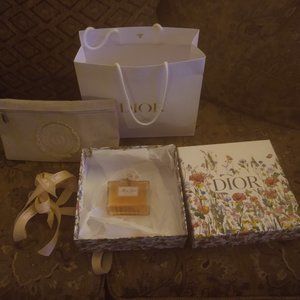 Miss Dior Eau de Parfum. 5 Fl oz